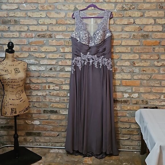 Gray Illusion maxi gown size 18W - Picture 1 of 11